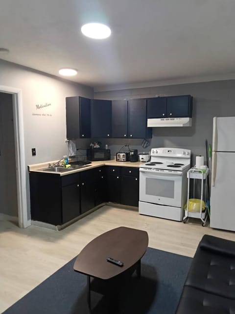 Kitchen or kitchenette, Dining area, pet friendly, stove, toaster