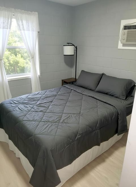 Bed, Photo of the whole room, Bedroom, air conditioner