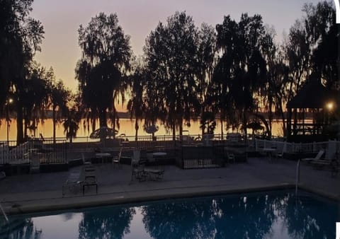 Hidden Paradise Campground/ 
RV Resort in Florida