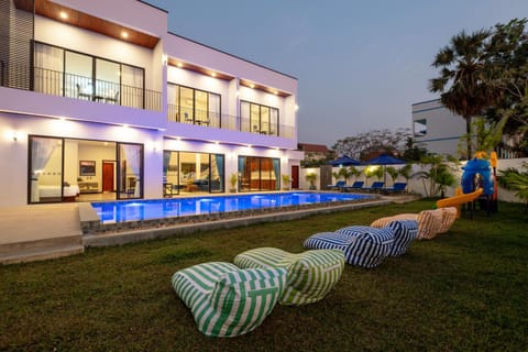 Property building, Night, Garden, Garden view, Pool view, Swimming pool, Swimming pool, sunbed