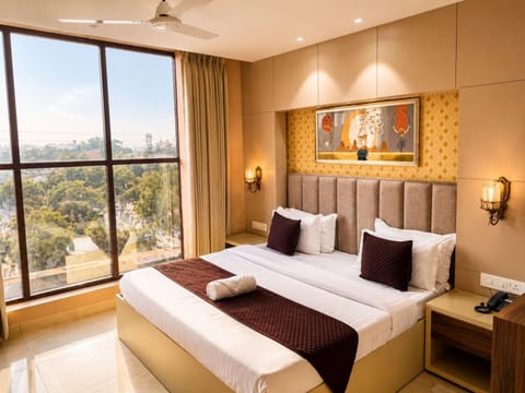 Bedroom, City view