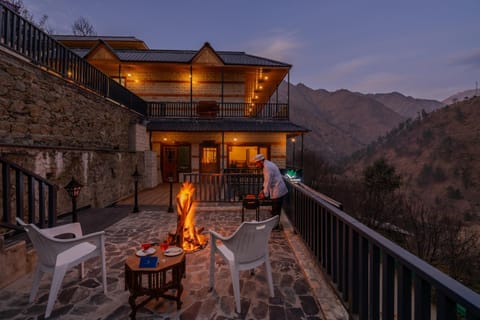 Property building, Patio, Facade/entrance, Day, Natural landscape, BBQ facilities, View (from property/room), Mountain view