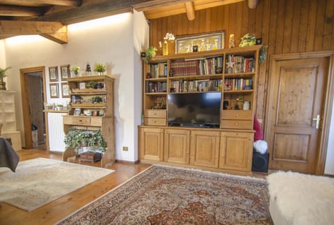 Communal lounge/ TV room, Living room