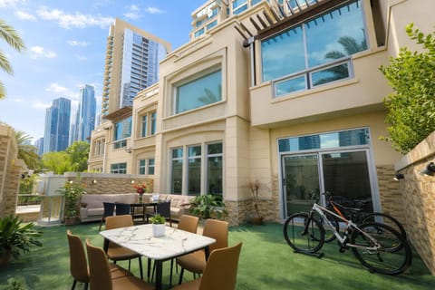 Inner courtyard view