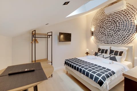 Living room, Dining area, wardrobe