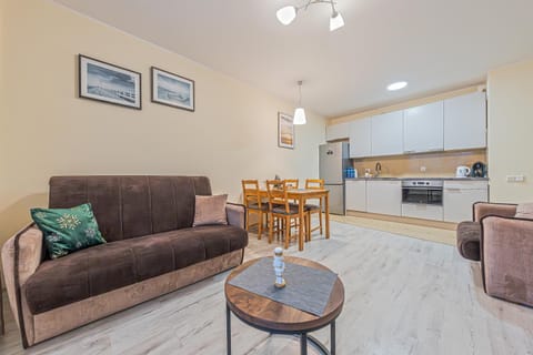 Kitchen or kitchenette, Living room, Seating area, Dining area, oven, pet friendly, stove