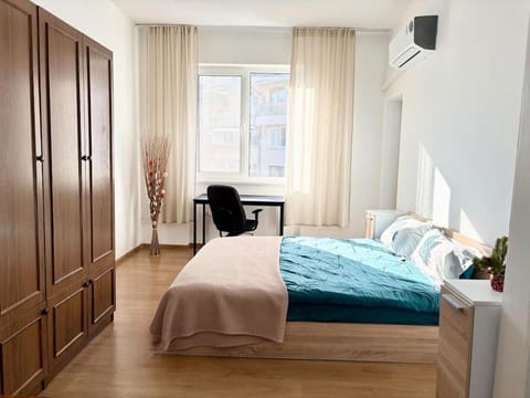 Bed, Bedroom, internet, wardrobe, air conditioner