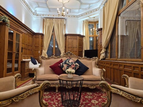 TV and multimedia, Seating area