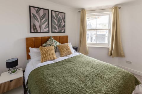 Harbour-Side 1 Bed Apartment with Sea Views Apartment in Copeland District