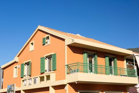 Property building, Day, Balcony/Terrace