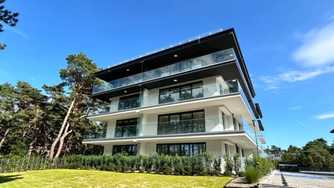 Property building, Spring, Day, Garden, Garden view