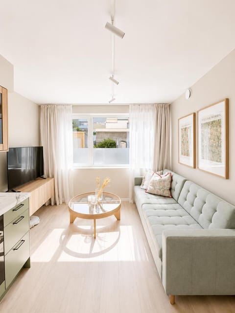 TV and multimedia, Living room, Photo of the whole room, Seating area