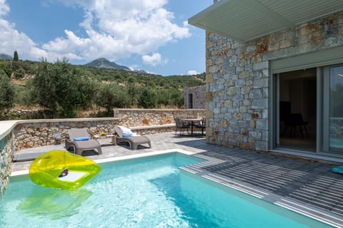 Property building, Patio, Mountain view, Pool view, Swimming pool, sunbed