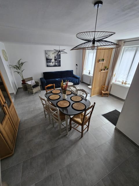 Living room, Dining area