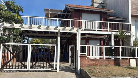 Property building, Balcony/Terrace, Street view