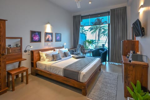 Bed, TV and multimedia, Photo of the whole room, Bedroom
