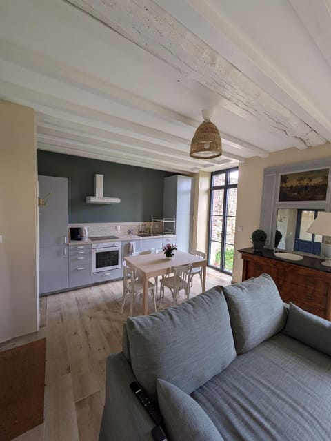 Kitchen or kitchenette, Dining area, dishwasher, oven, stove