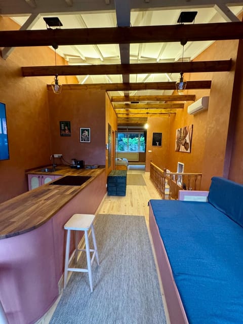 Communal lounge/ TV room, TV and multimedia, Living room, Seating area, Dining area, Evening entertainment