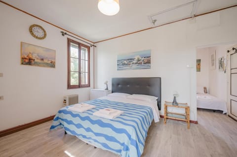 Bed, Photo of the whole room, Bedroom, towels, wardrobe