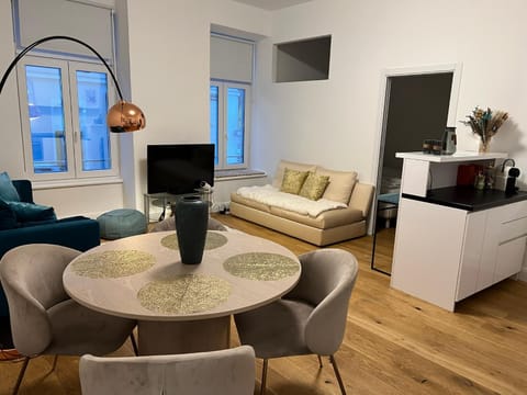 TV and multimedia, Living room, Dining area