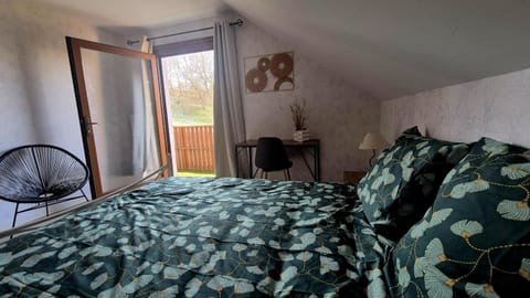 Photo of the whole room, Bedroom, Breakfast