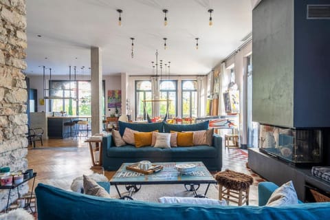 Living room, Seating area