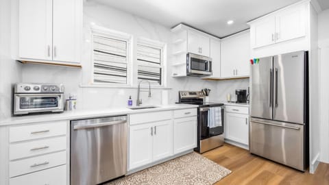 5BR plus Den - Downtown OC - Sleeps 16 House in Ocean City