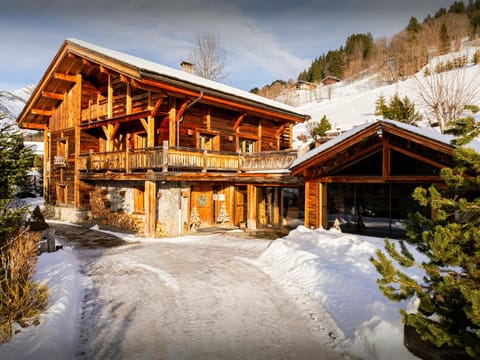 Property building, Day, Natural landscape, Winter, Mountain view