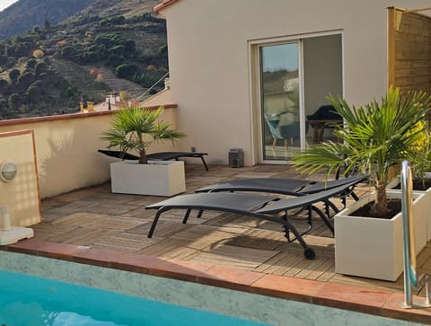 Patio, Natural landscape, Living room, Mountain view, Pool view, Swimming pool, sunbed