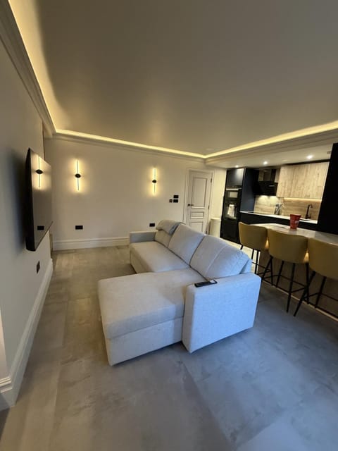 TV and multimedia, Living room, Seating area, kitchen
