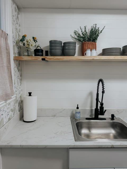 Homey Apartment near Downtown and NAS Apartment in Bellview