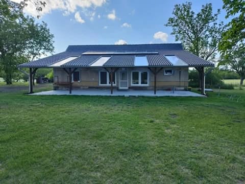 Property building, Garden, Balcony/Terrace