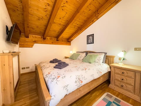 Bed, TV and multimedia, Photo of the whole room, Bedroom, towels, wardrobe
