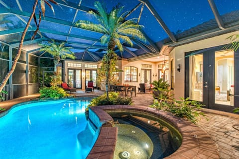 Tranquility - 4000 Sq ft of Luxury - Private Pool/Spa, Walk Everywhere, Pet Friendly House in Saint Armands Key