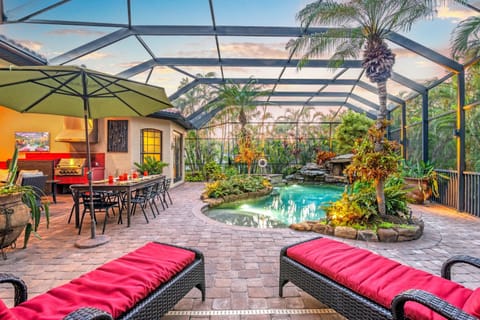 Tranquility - 4000 Sq ft of Luxury - Private Pool/Spa, Walk Everywhere, Pet Friendly House in Saint Armands Key