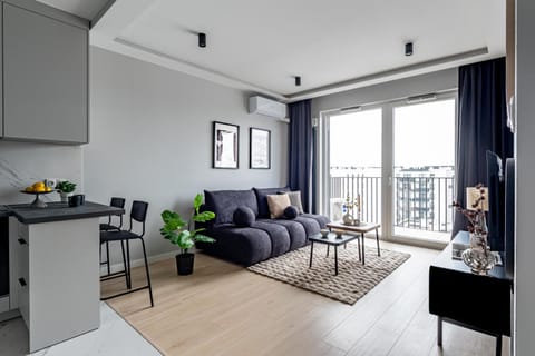 View (from property/room), Balcony/Terrace, Living room, Seating area, Dining area