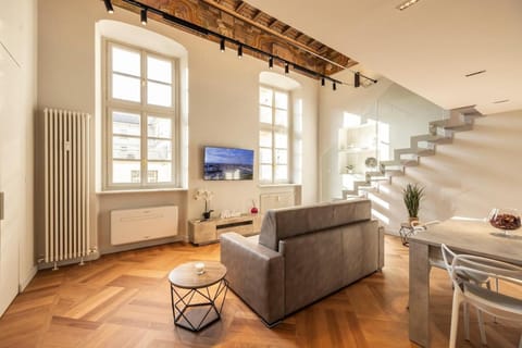 TV and multimedia, Living room, Seating area, internet