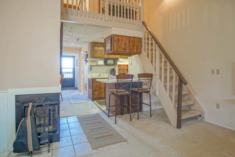 Seating area, Dining area