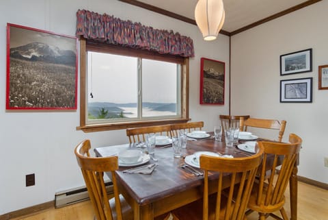 Seating area, Dining area