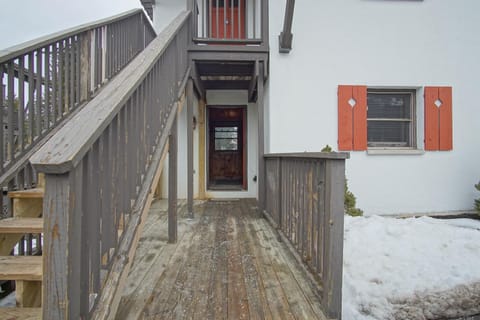Property building, Facade/entrance, Day, Winter