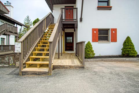 Property building, Facade/entrance, Day