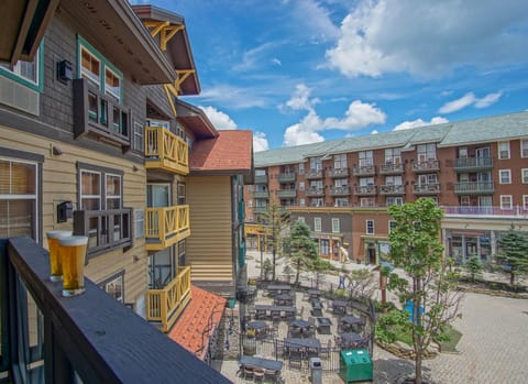 Property building, Day, Balcony/Terrace