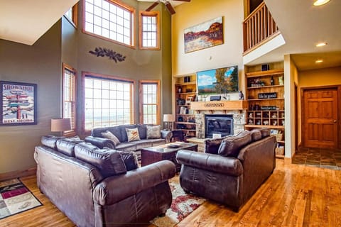 TV and multimedia, Living room, Seating area, fireplace