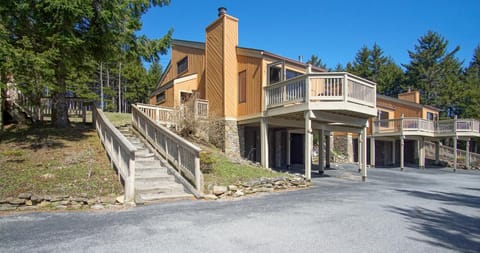 Property building, Facade/entrance, Day