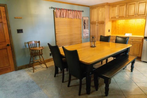 Seating area, Dining area