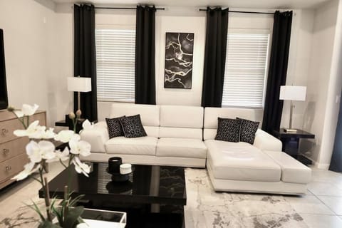 Westside El Paso Modern Retreat! Villa in El Paso