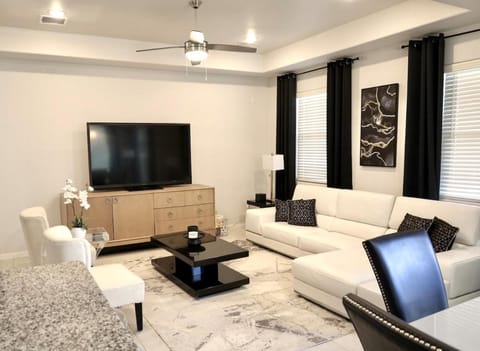 Westside El Paso Modern Retreat! Villa in El Paso