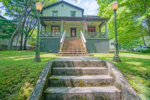 Property building, Facade/entrance, Day
