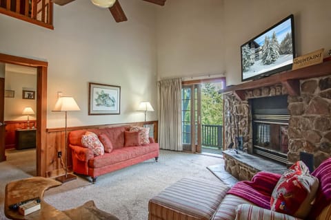 Communal lounge/ TV room, TV and multimedia, Living room, Photo of the whole room, Seating area