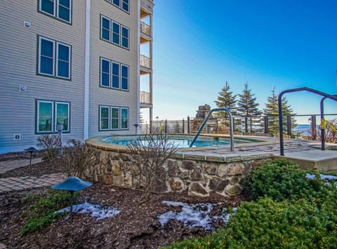 Property building, Day, Hot Tub, Pool view, Swimming pool